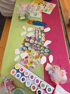 Basteln für Kinder beim Sommerfest der KGA Rathaus Treptow